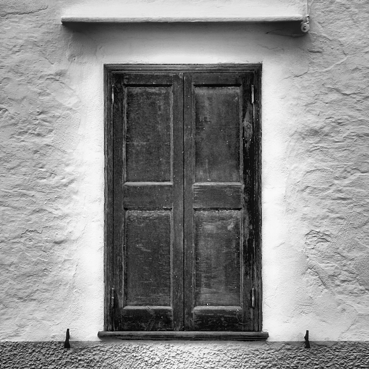 closed window / finestra tancada