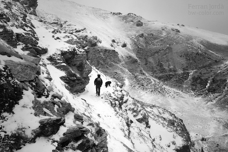 path between mountains / camí entre muntanyes