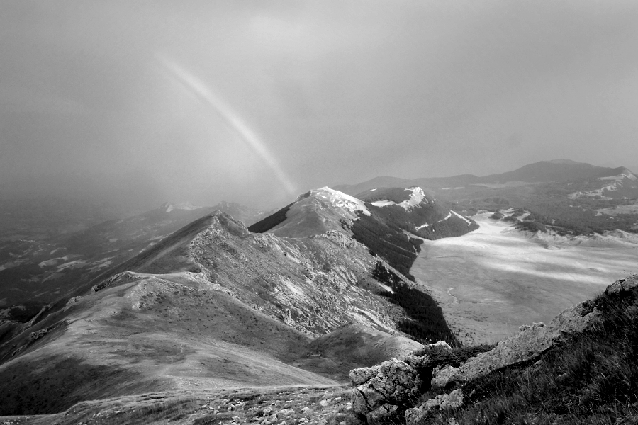 Cresting under the rainbow / Carenant sota l'arc