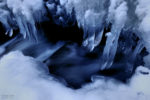 flowing water under frozen ice / aigua fluint sota gel congelat